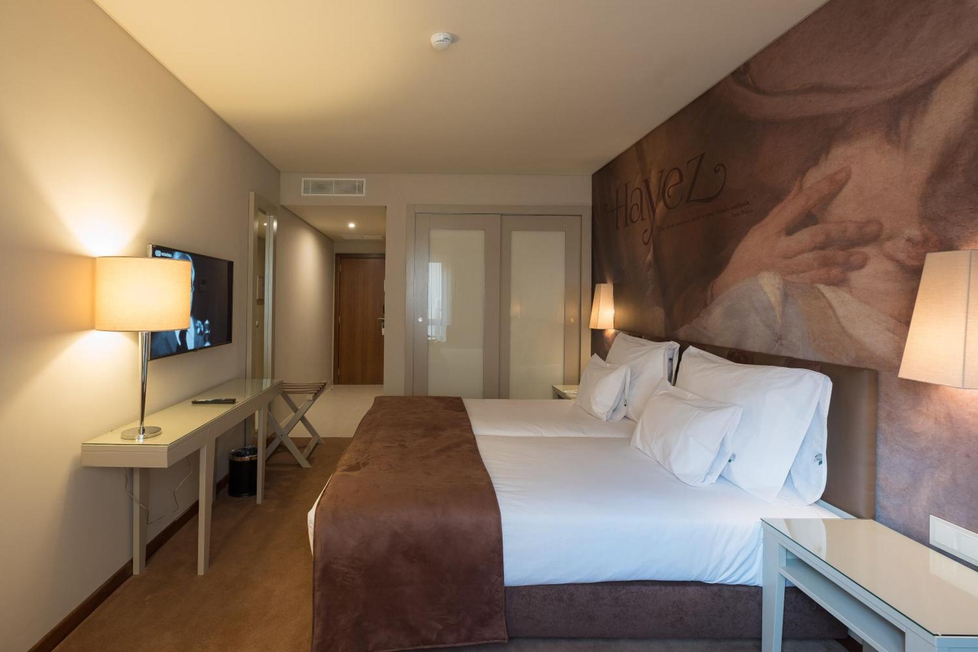 Chambre Lits Jumeaux avec Lit d'Appoint (2 Adultes + 1 Enfant)